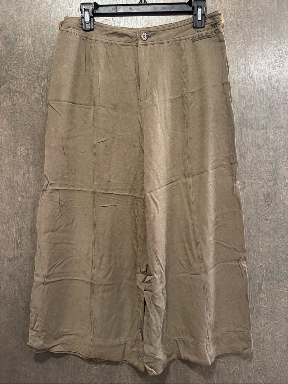 Women's Wide-Leg Cropped Olive Green Pants